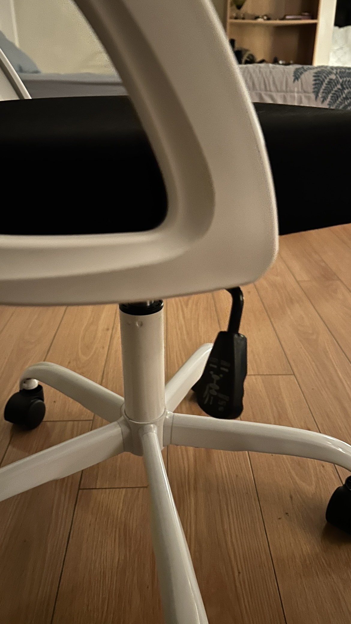Adjustable desk chair - photo 3