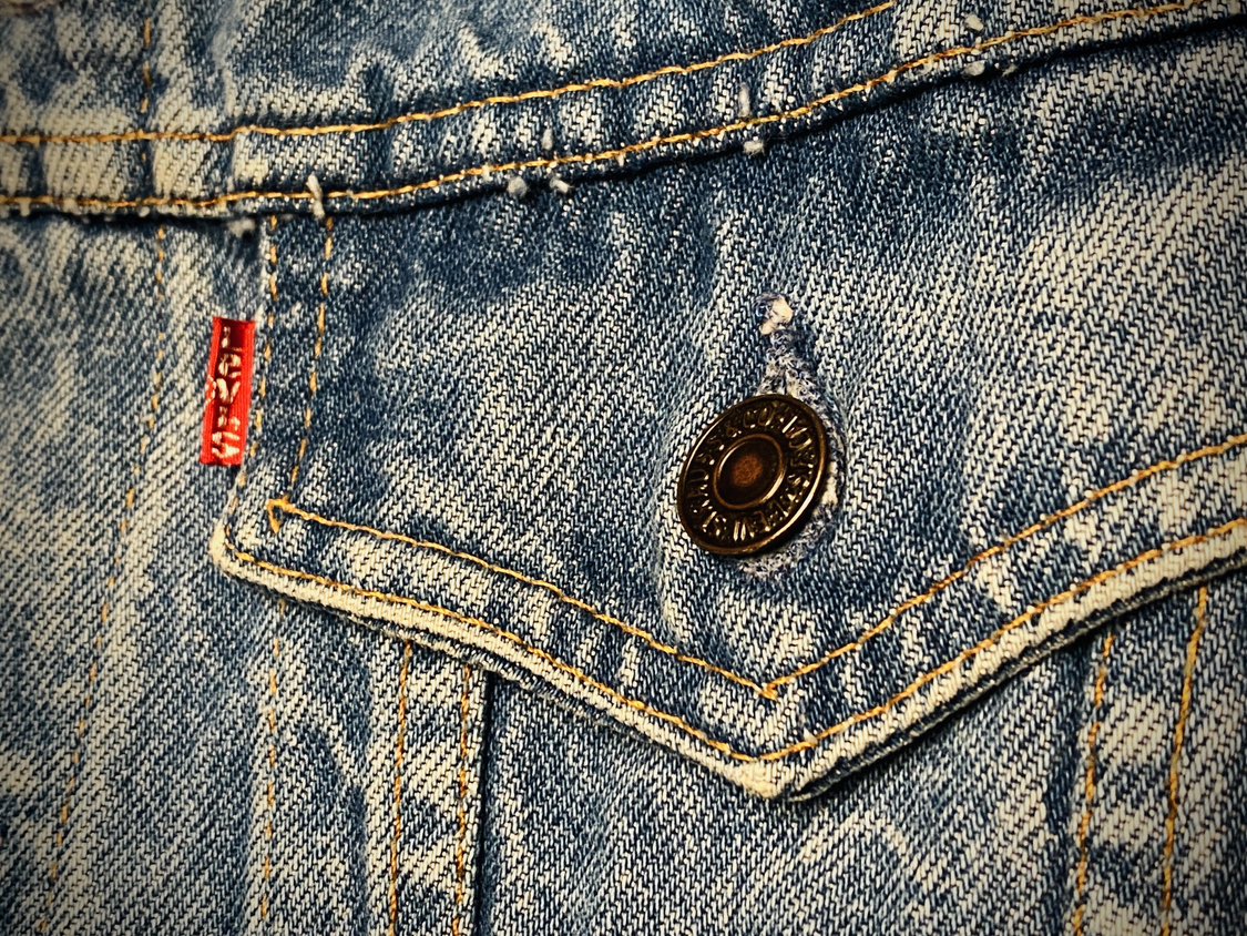 1980s Levi's Canada 75505-0211 2 Pocket Denim Trucker Jacket 38R - photo 5