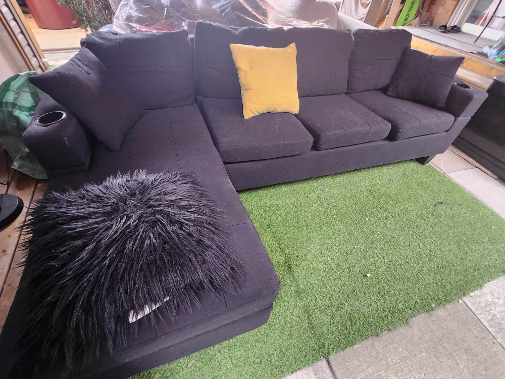 🇨🇦 Black sectional couch with cup holders - photo 2