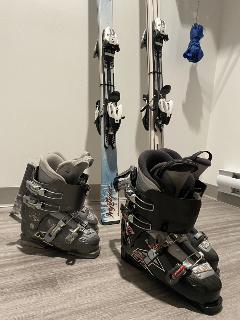 Men and women’s skis for sale image indicator(7)