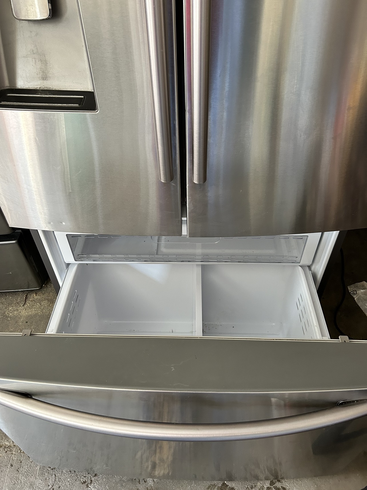 Stainless Steel Samsung Fridge w/ water and ice dispenser - photo 4