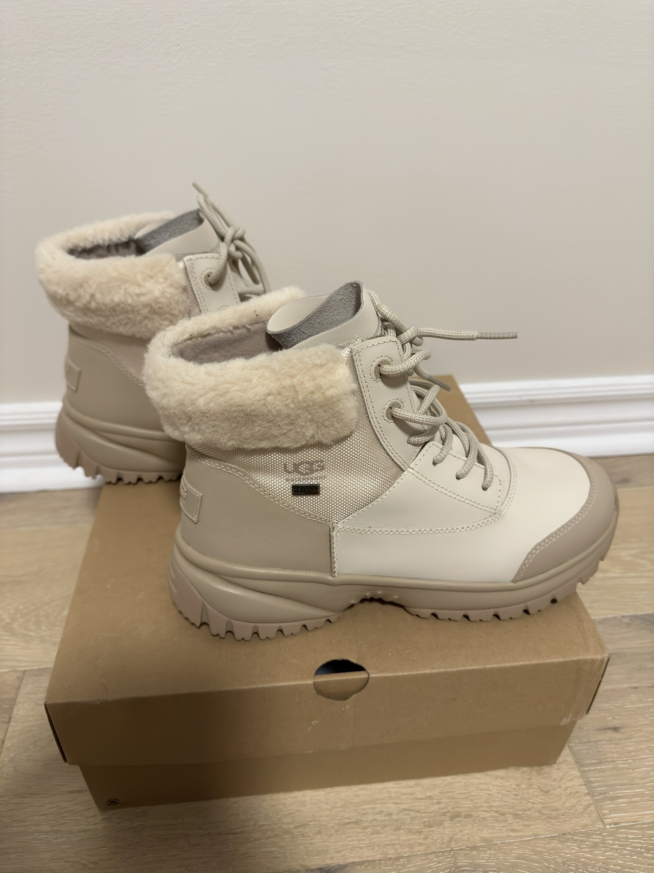 UGG Yose Fluff V2 thumbnail