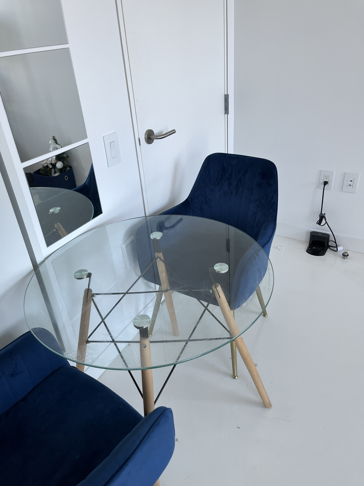 Round Glass Dining Table + 2 Ascent Arm Chairs - photo 2