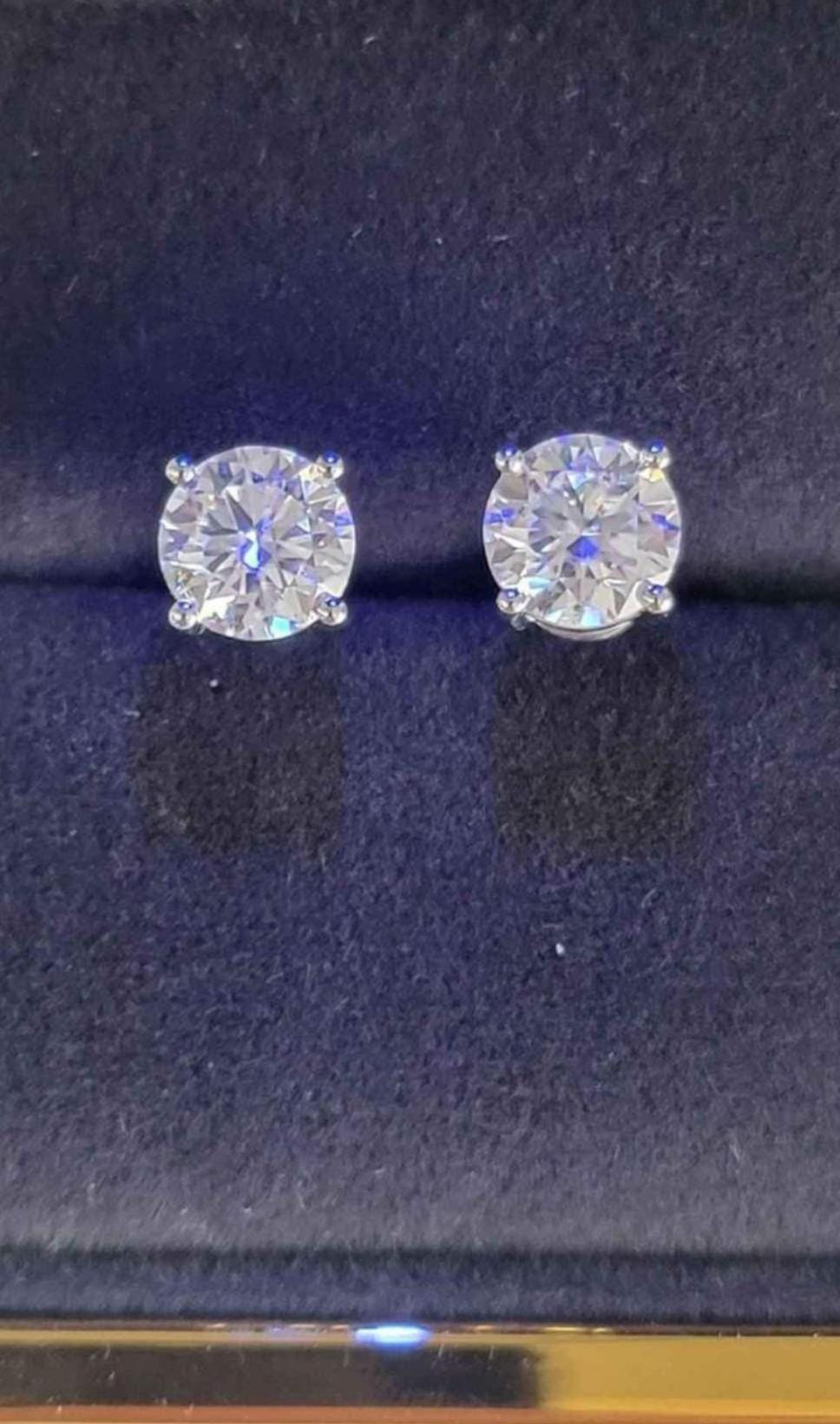 3.00ct Solid White Gold Moissanite Earrings image indicator(5)