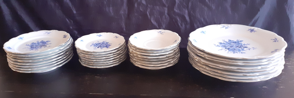 Queen Anne Royal Bavarian Dinnerware Set image indicator(3)