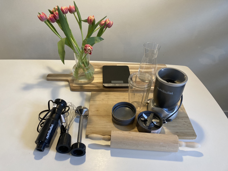 Assorted kitchen items