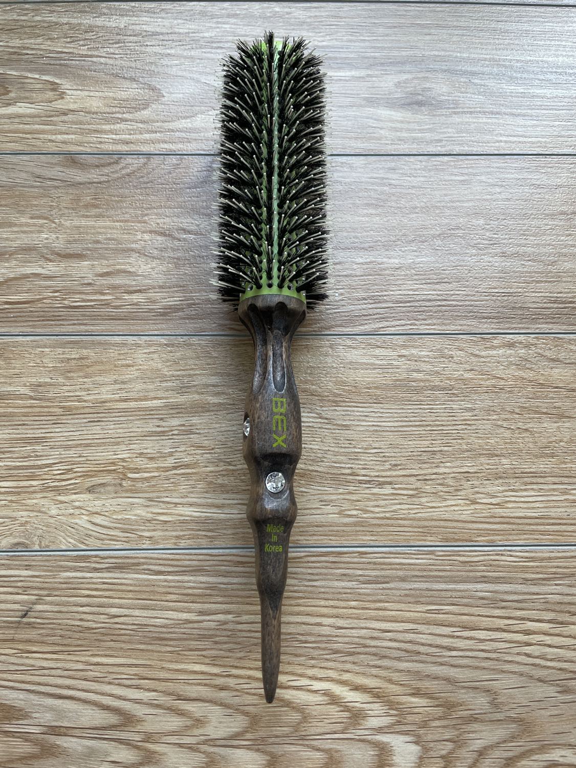 Dry bath brush, curling iron, round brush, sun glasses - photo 2