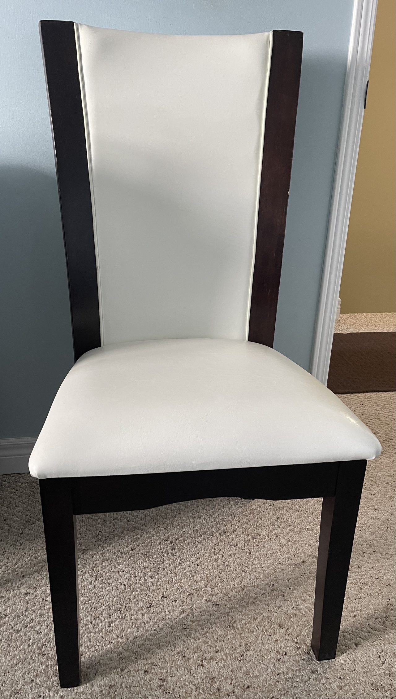 Dinning chairs / set of 4 at $120