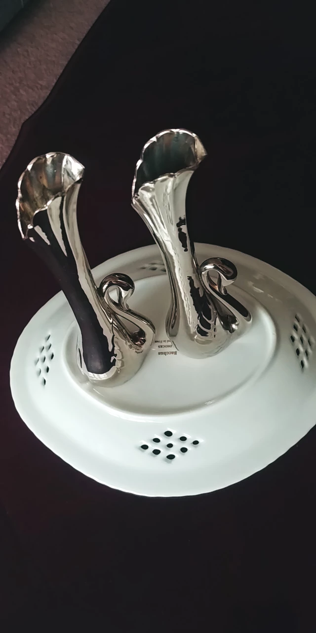 Cute Little two Swann Vases image indicator(6)