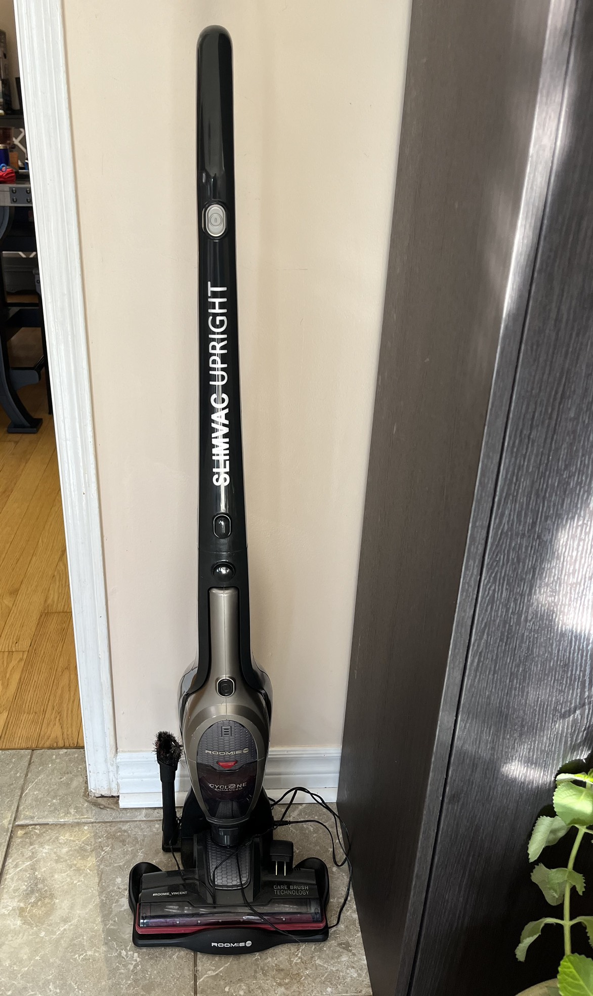 ROOMIE cordless vacuum