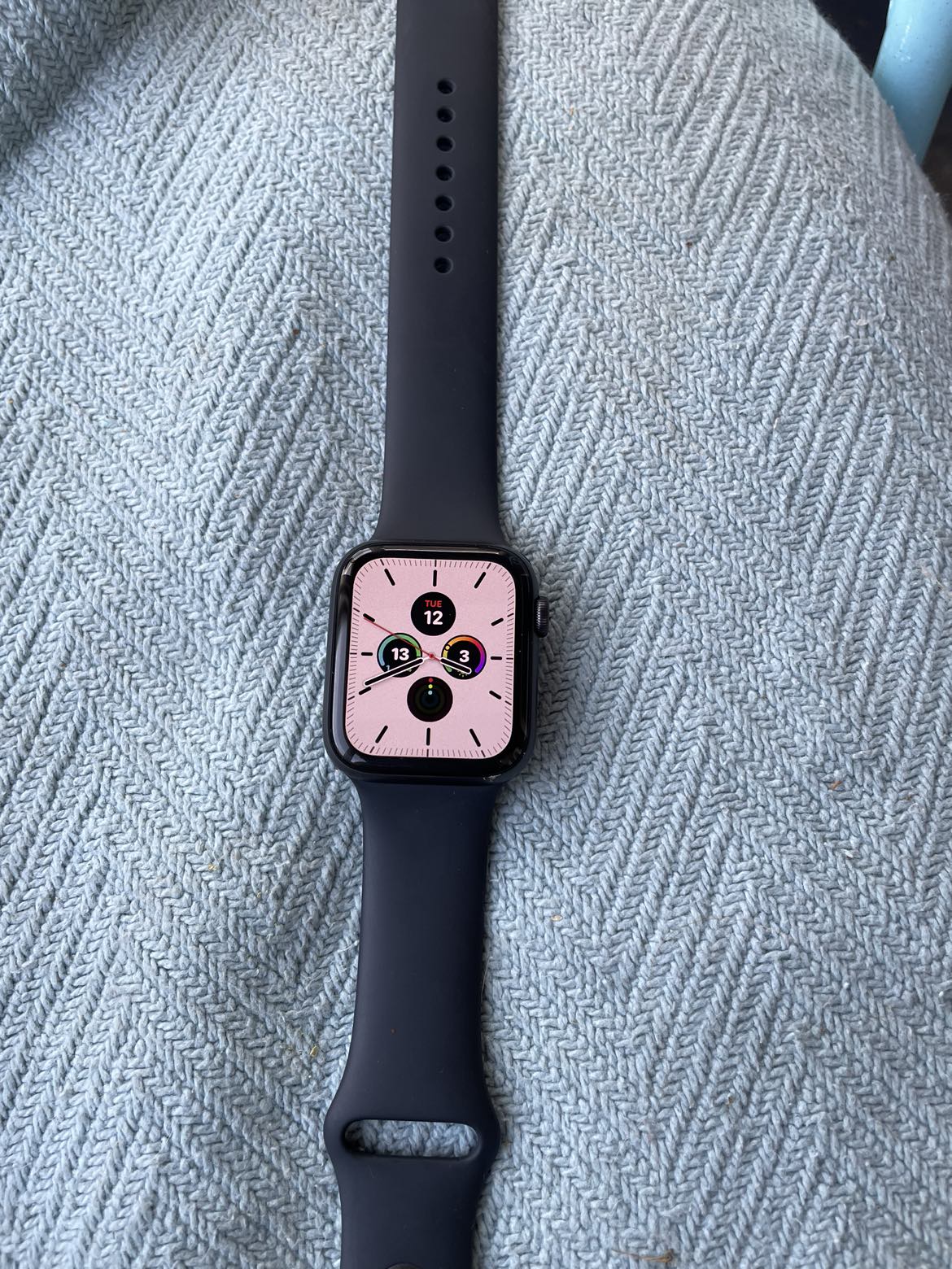 Apple Watch SE Cellular 44mm Large with Charger and Band