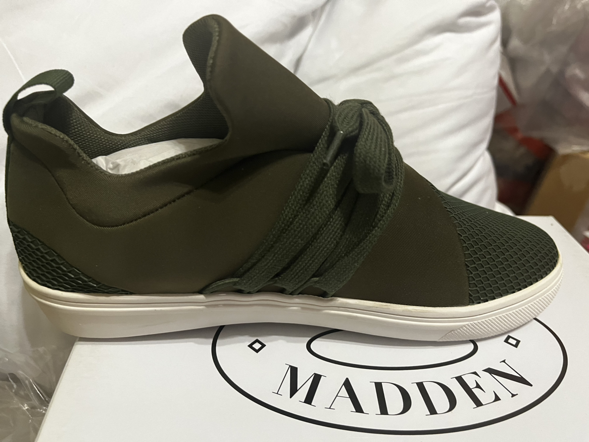 BNIB Steve Madden, Lancer sneaker image indicator(2)