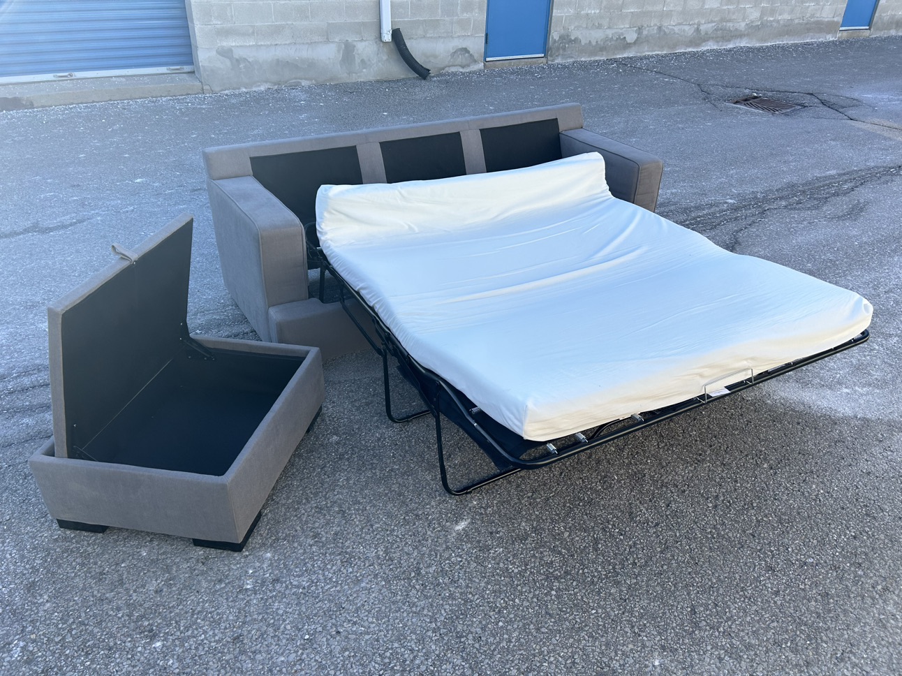 FREE DELIVERY• GREY MODERN SECTIONAL COUCH / SOFA w/ BED+STORAGE - photo 2
