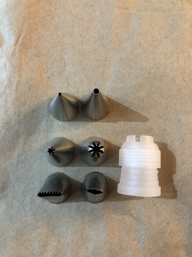 NEW Basic Cookie and Cake Decorating Sets - photo 3