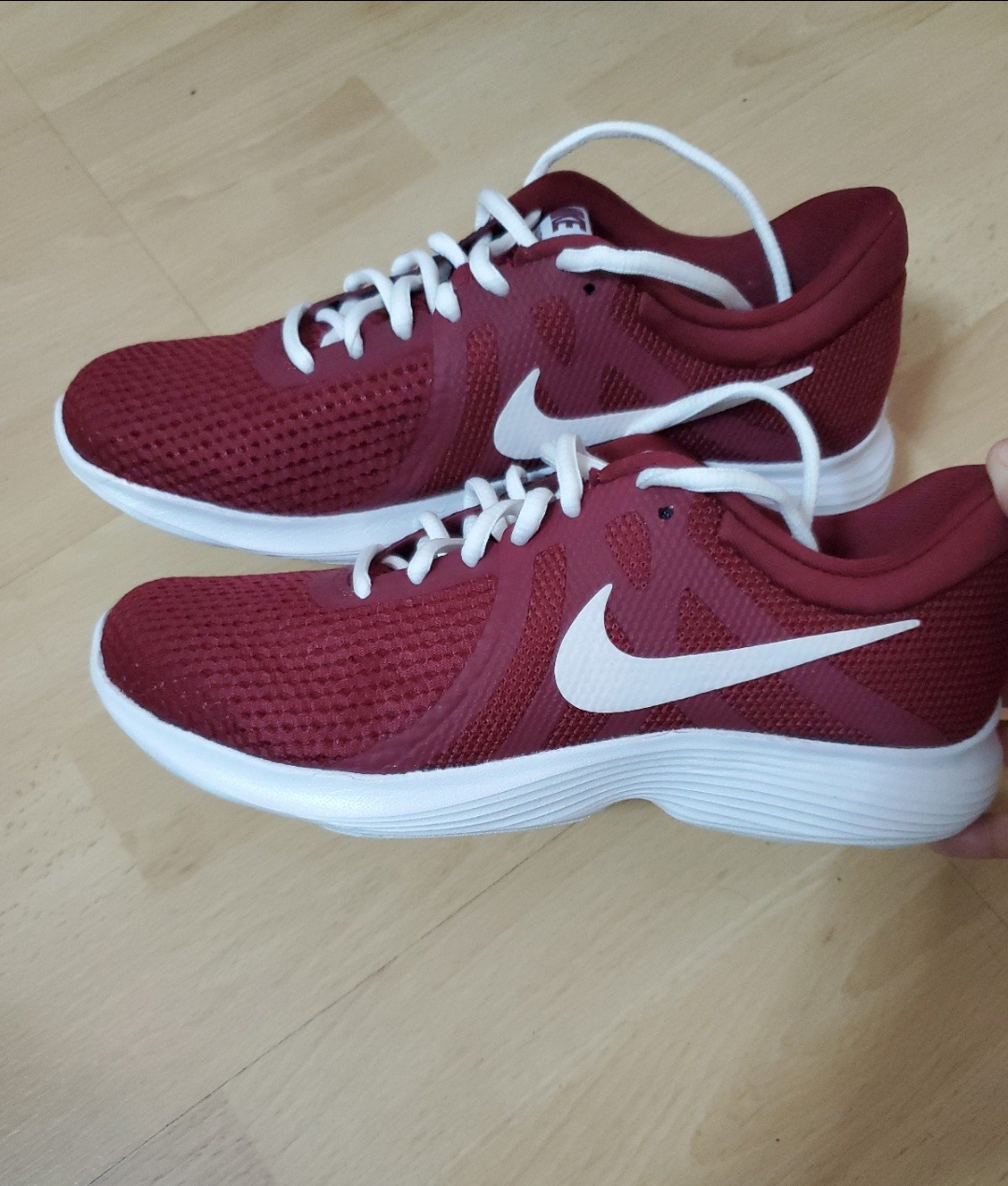 Nike Revolution 4 running sneaker image indicator(2)