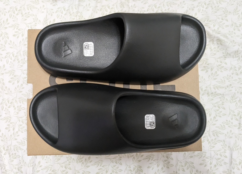 Yeezy Slides Dark Onyx (Size 12)