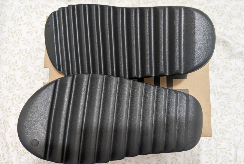 Yeezy Slides Dark Onyx (Size 12) - photo 2