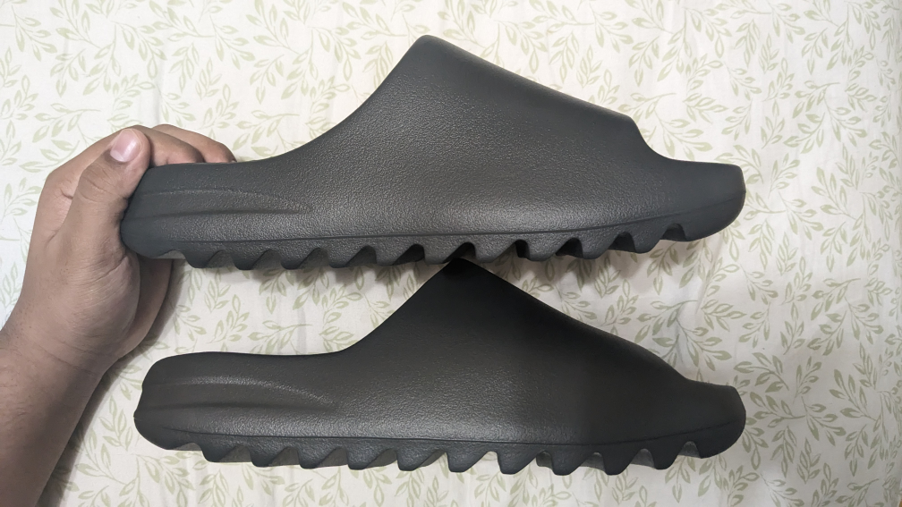 Yeezy Slides Dark Onyx (Size 12) - photo 3