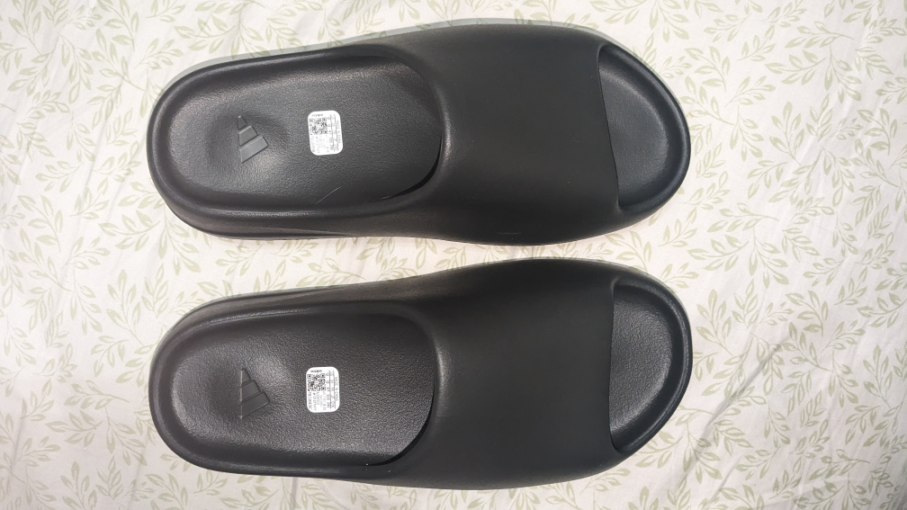 Yeezy Slides Dark Onyx (Size 12) - photo 5