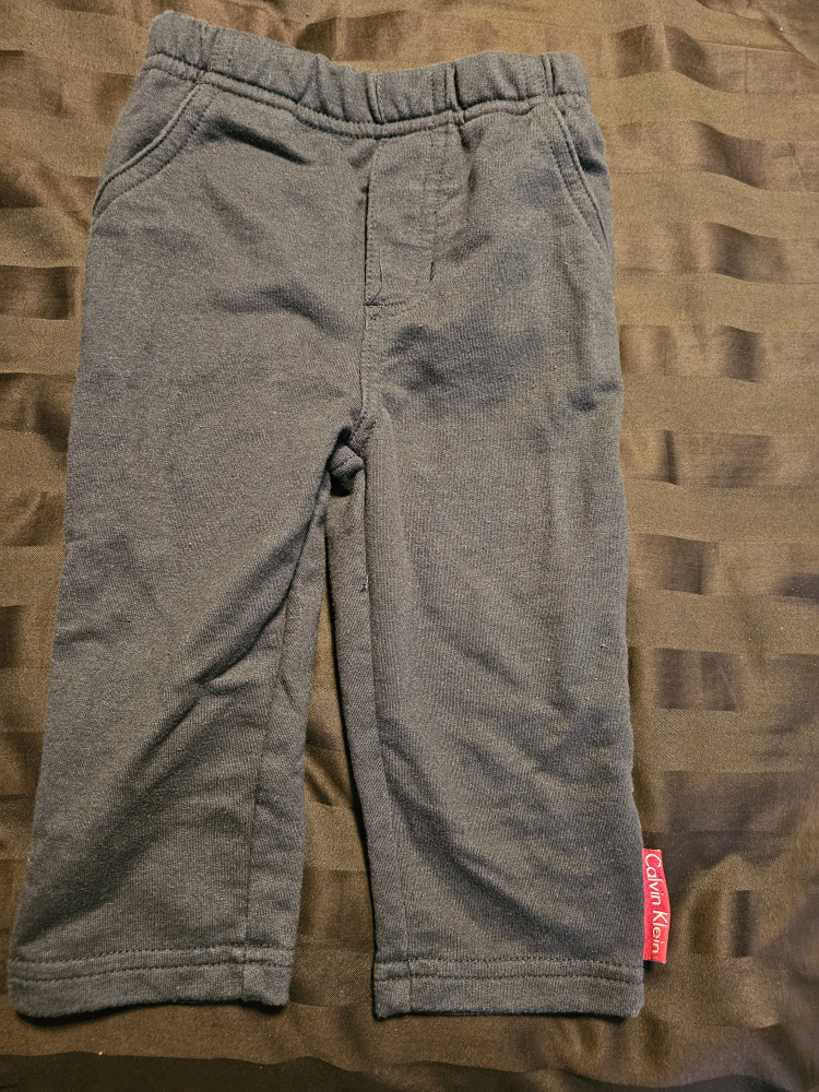 Calvin Klein Outfit image indicator(3)