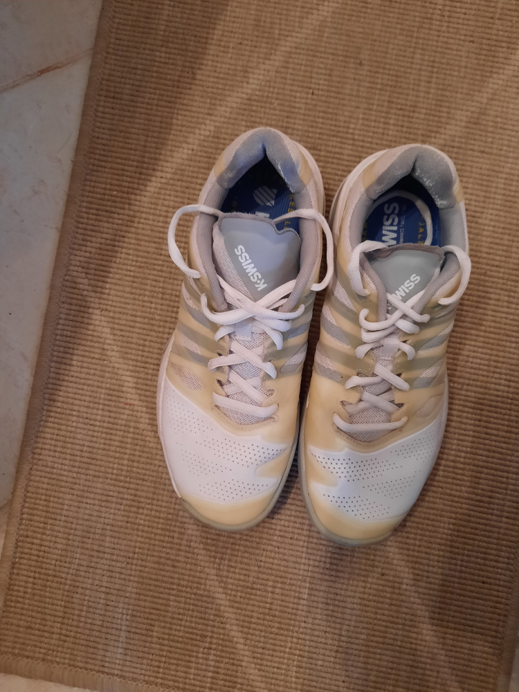 White Almost New Sneakers image indicator(2)