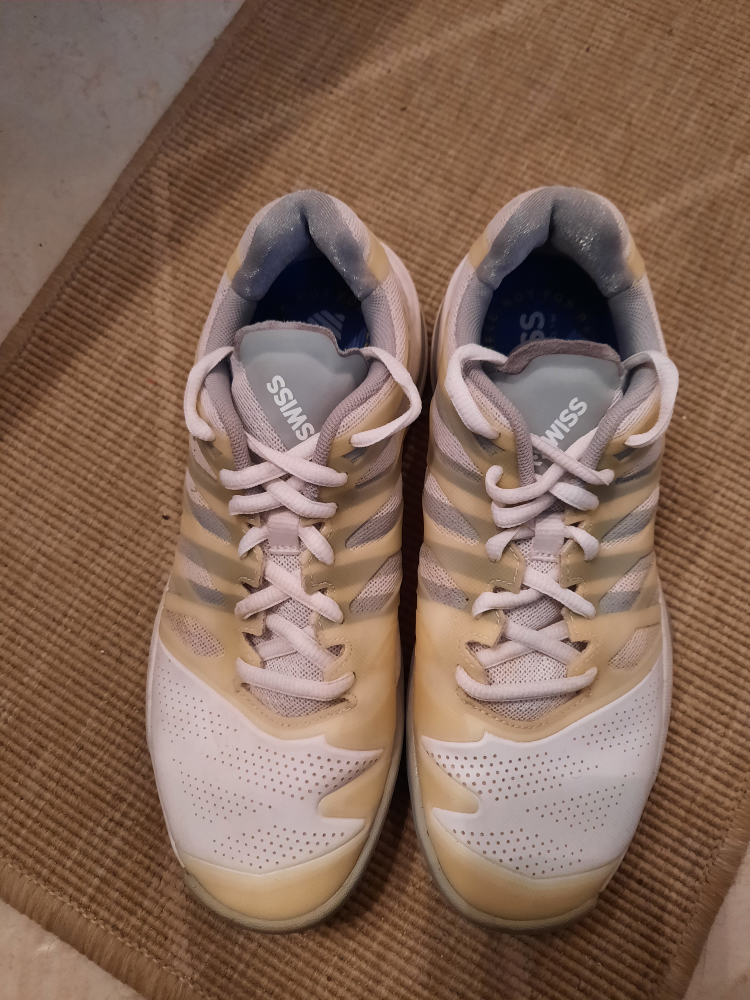 White Almost New Sneakers image indicator(3)