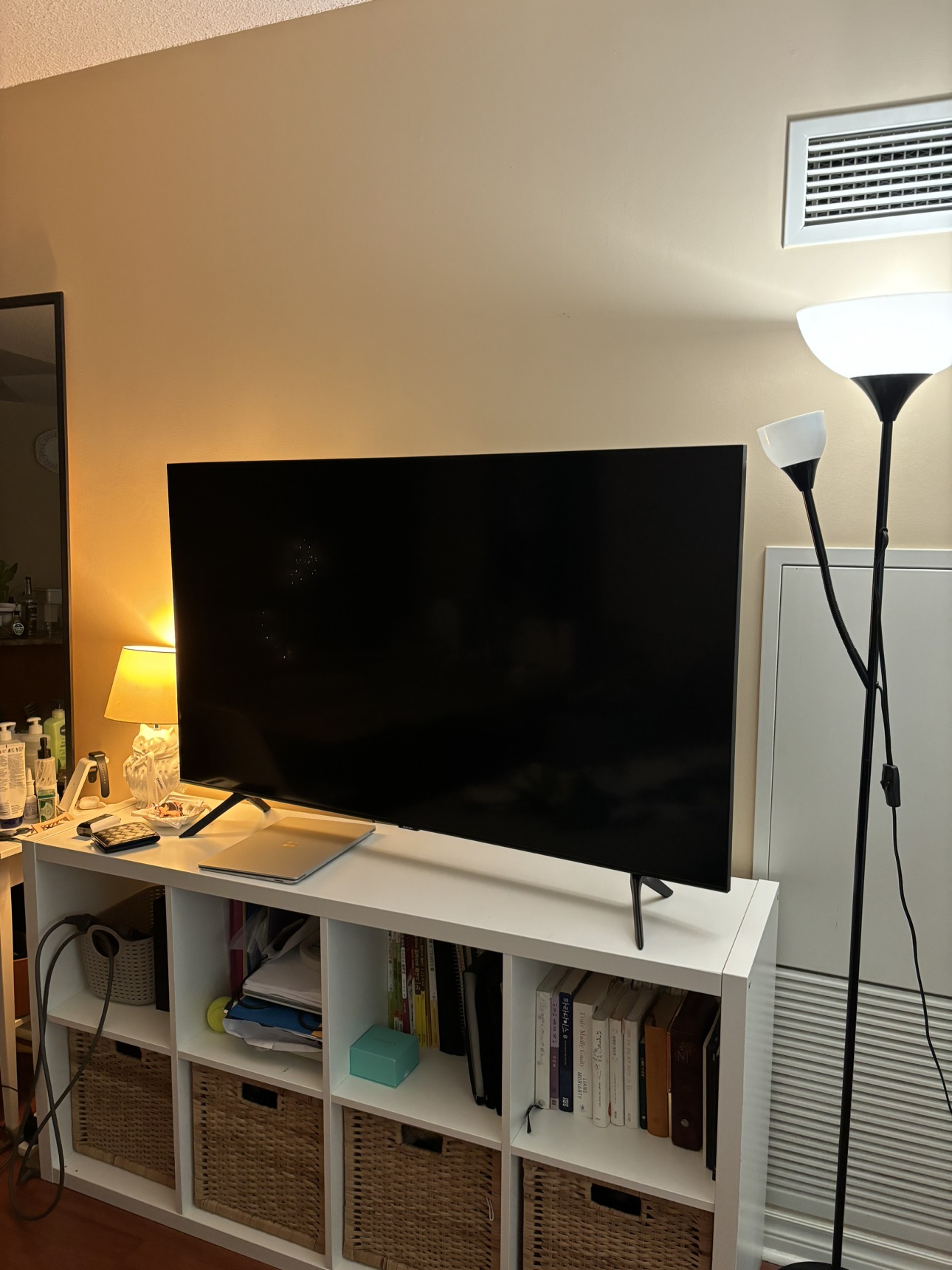 Samsung TV 55” 4K QLED $700 thumbnail
