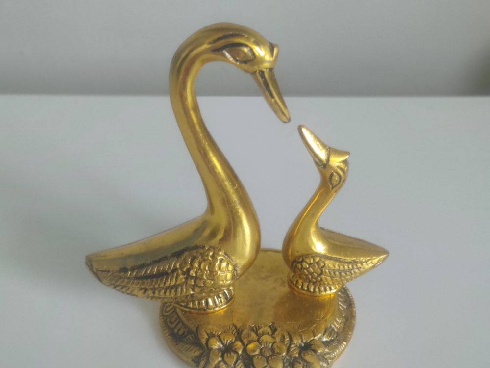 Tied Ribbons Metal Swan Statue Decor