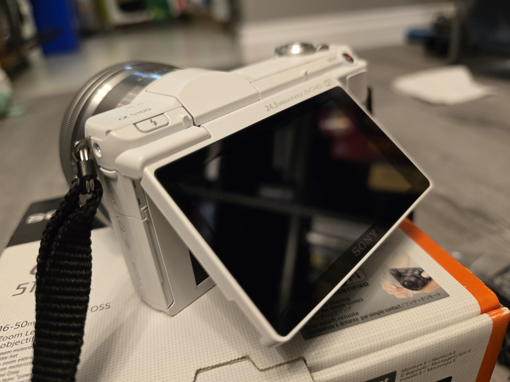 Sony a5100 Mirrorless Digital Camera w/ 3" LCD Flip-Up (White) image indicator(4)