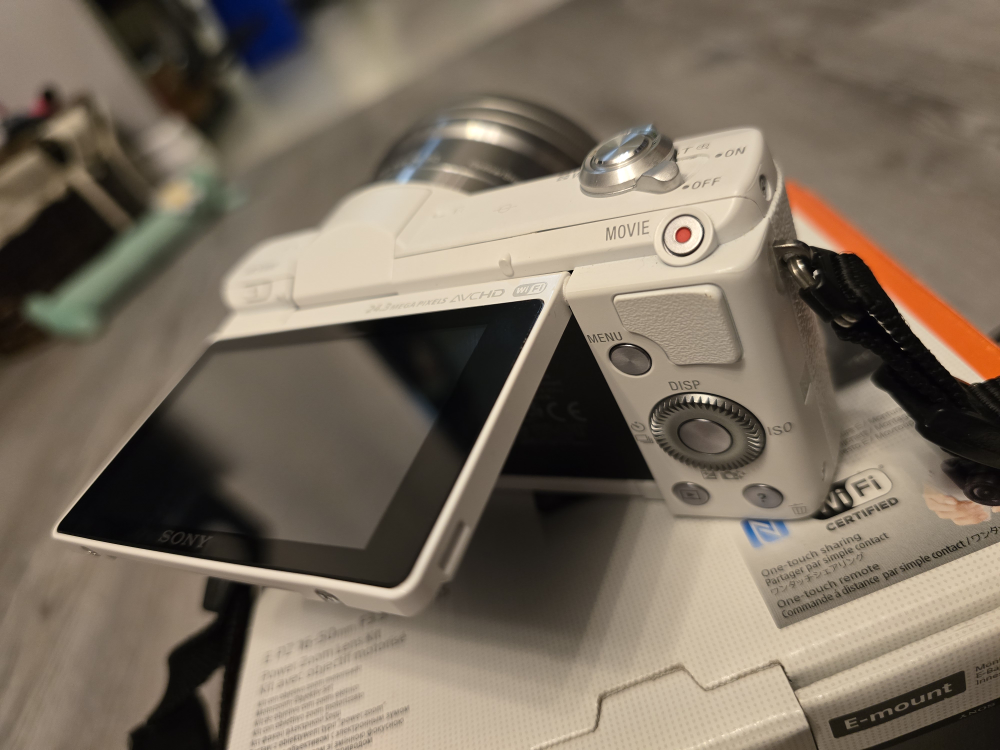 Sony a5100 Mirrorless Digital Camera w/ 3" LCD Flip-Up (White) image indicator(5)