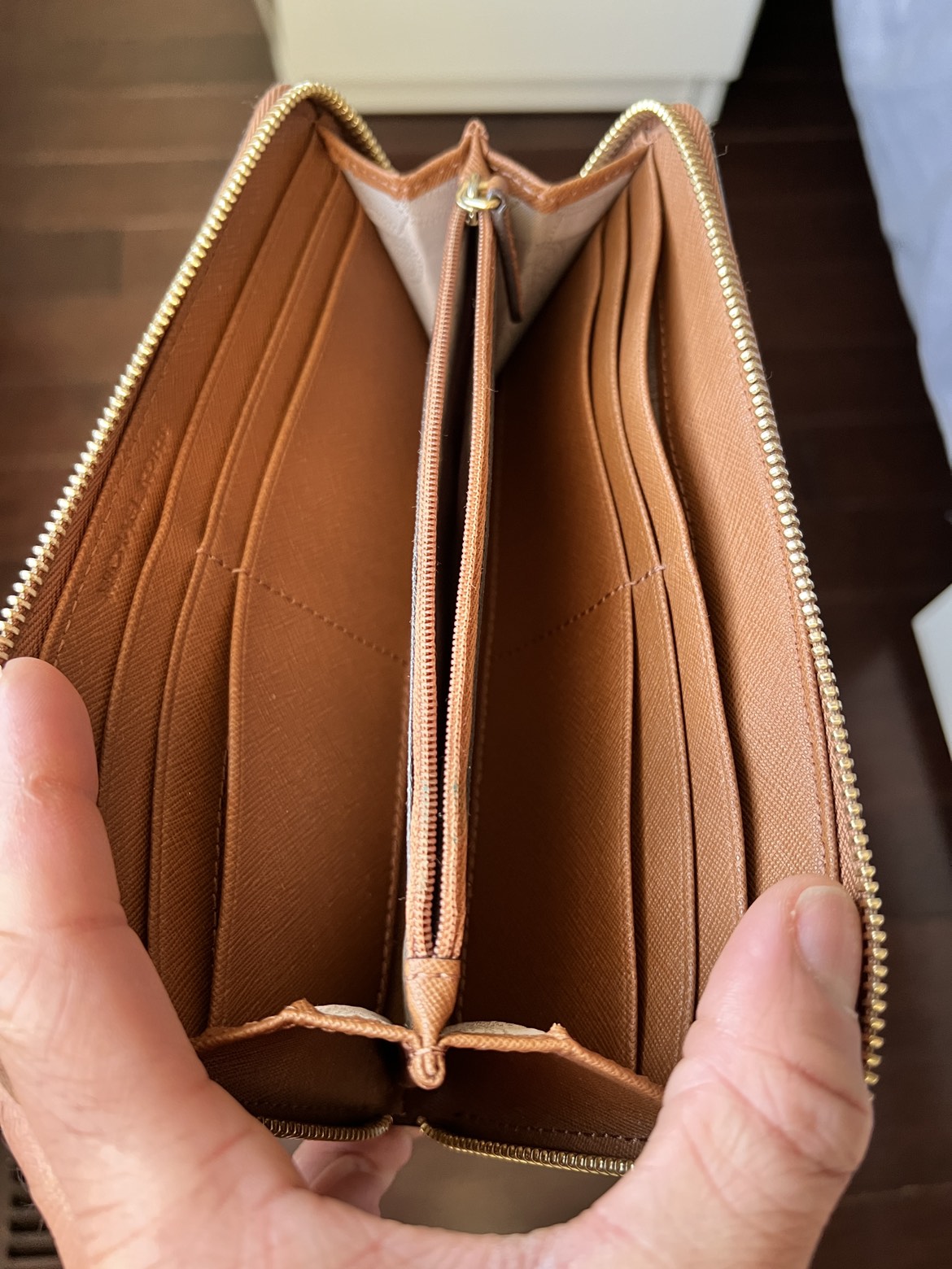 Ladies Michael Kors wallet. Good condition - photo 3