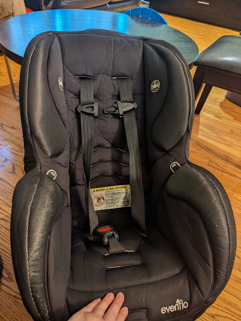 evenflo carseat - expires soon (09/15/24) 6monthsfromnow * thumbnail