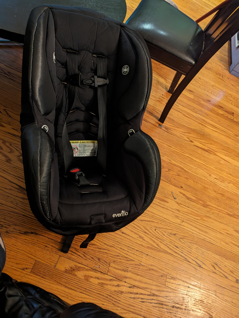 evenflo carseat - expires soon (09/15/24) 6monthsfromnow * image indicator(9)