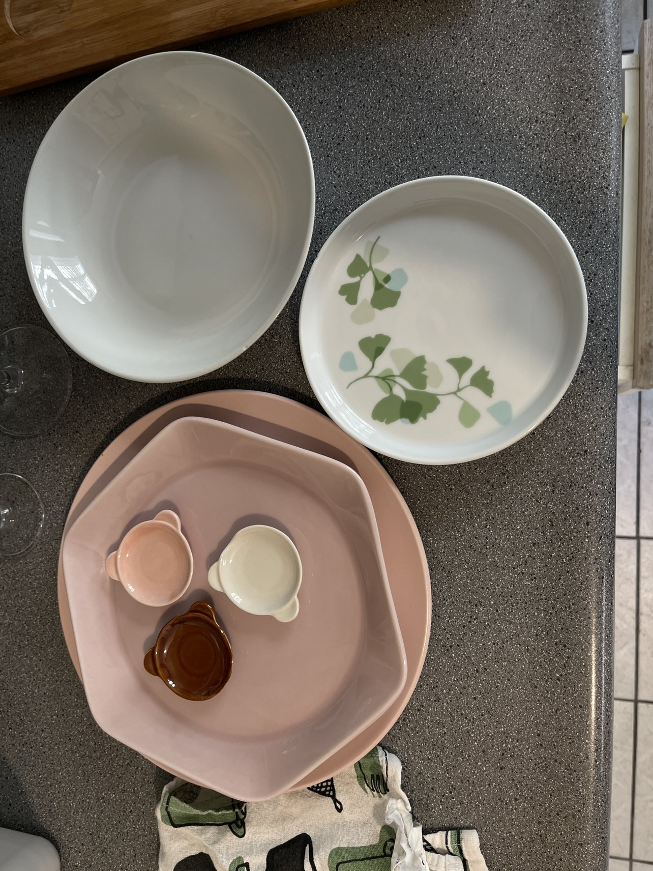 Plates, cups, and wine glasses - photo 3
