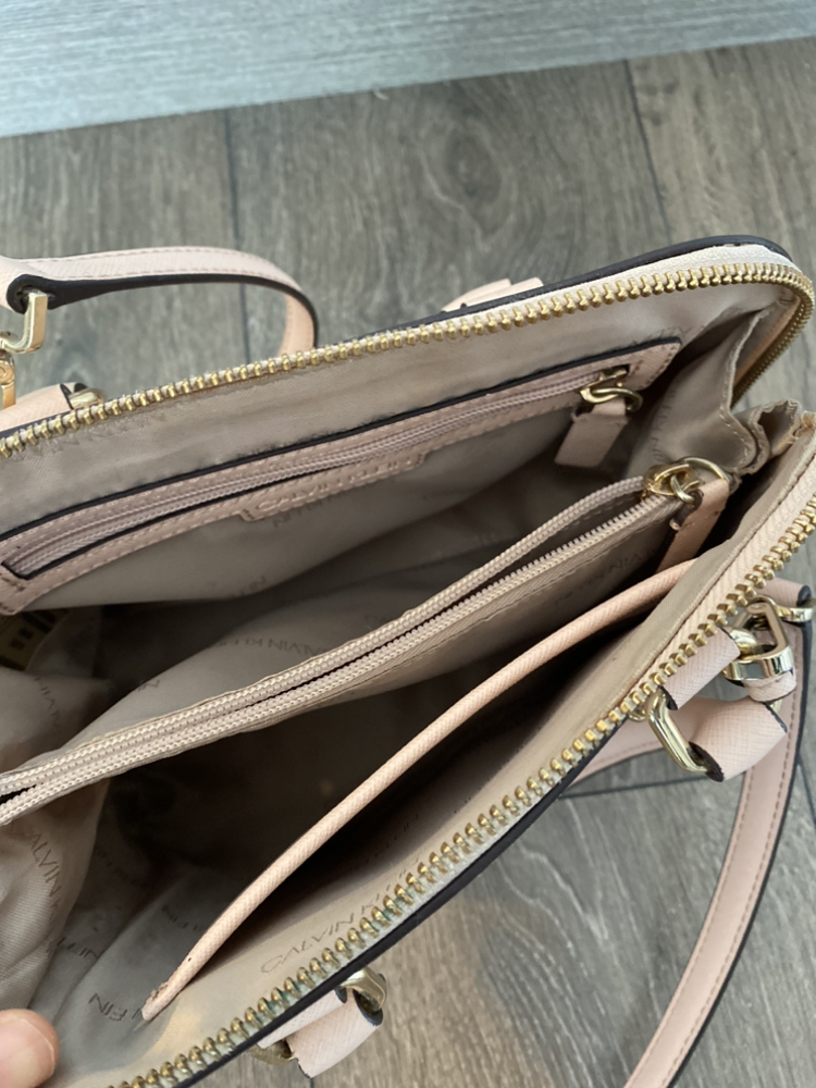 Calvin Klein bag image indicator(3)