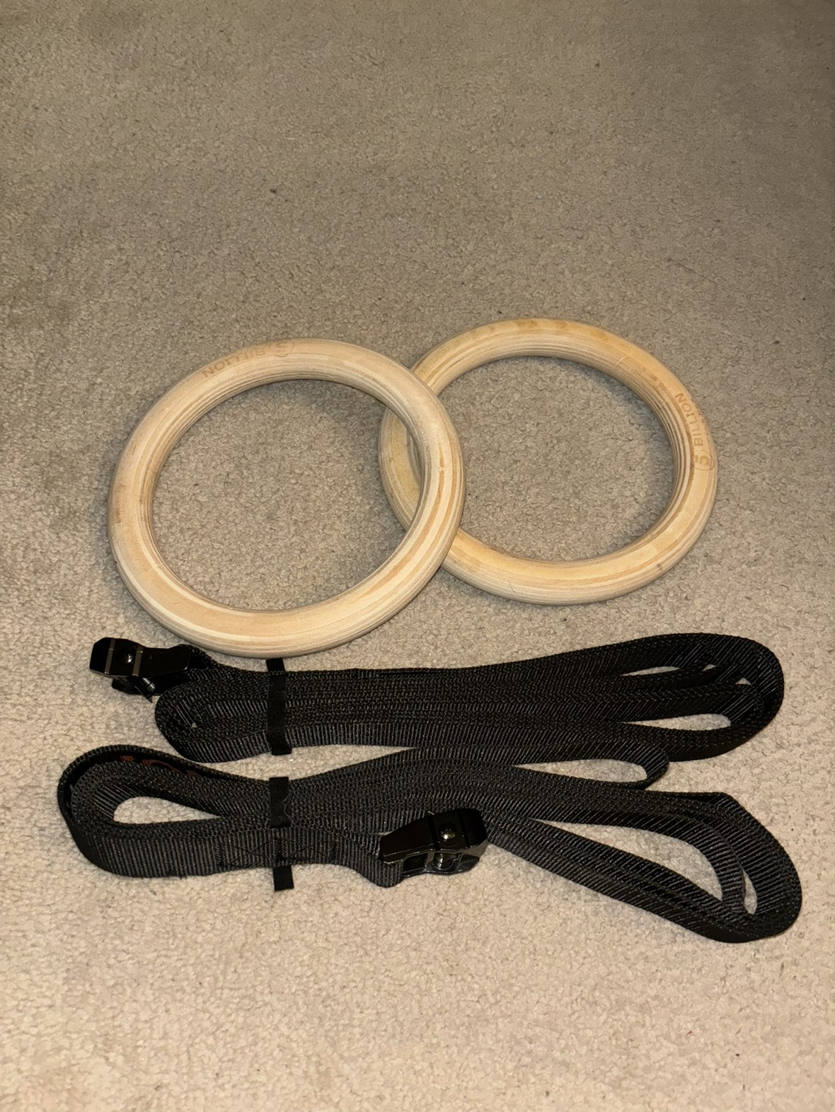 Gymnastics rings w/ straps