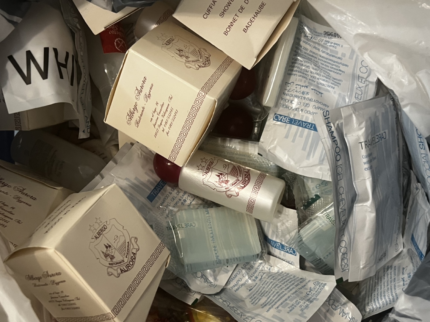 Free bags of hotel toiletries 🥕 image indicator(2)