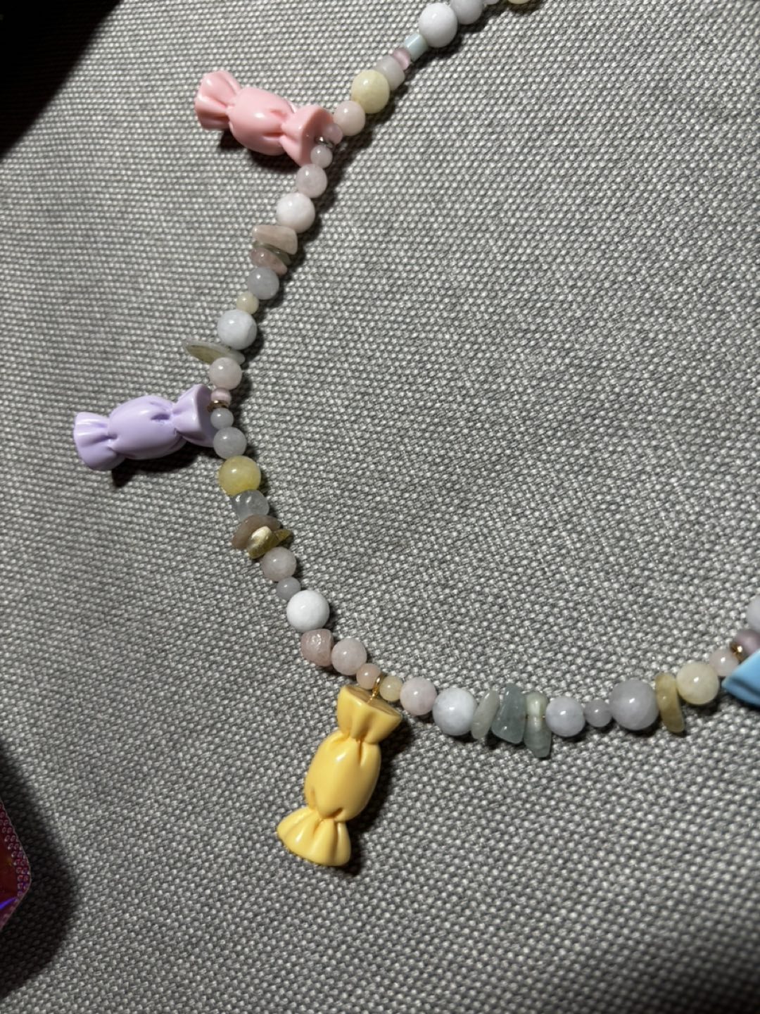 Sweet tooth necklace image indicator(2)