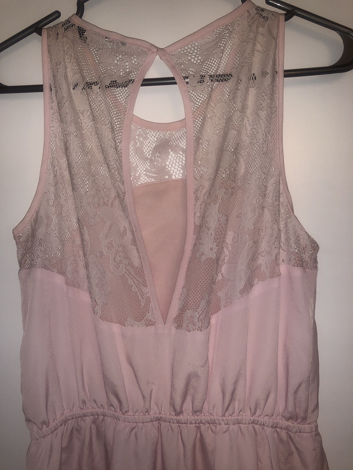 Light pink lace dress with key hole back - photo 4