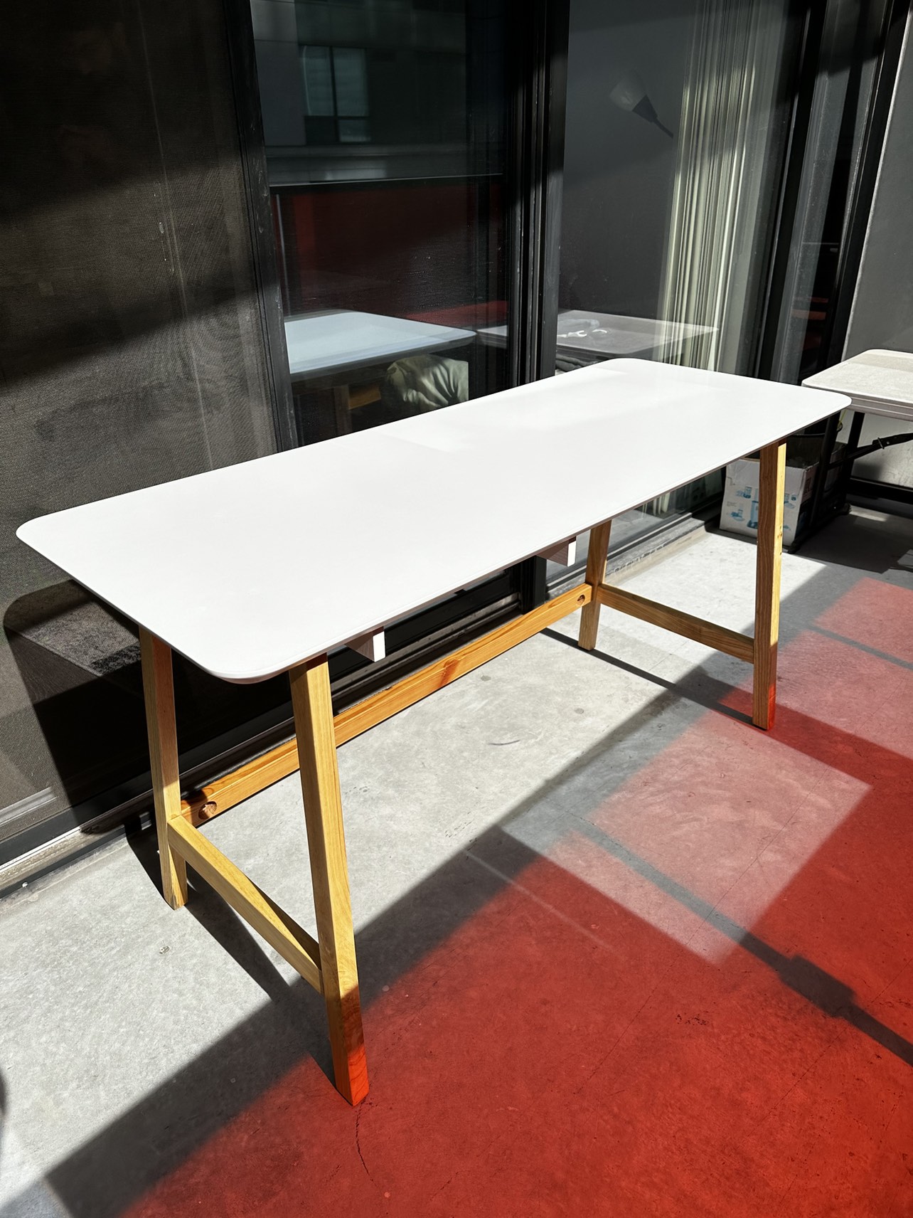 White Wooden Structube Desk image indicator(4)