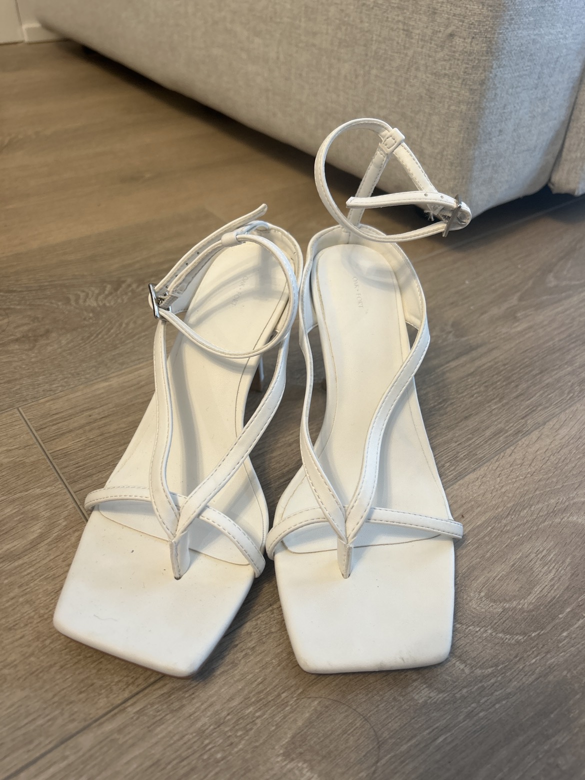 Oak + Fort white sandals
