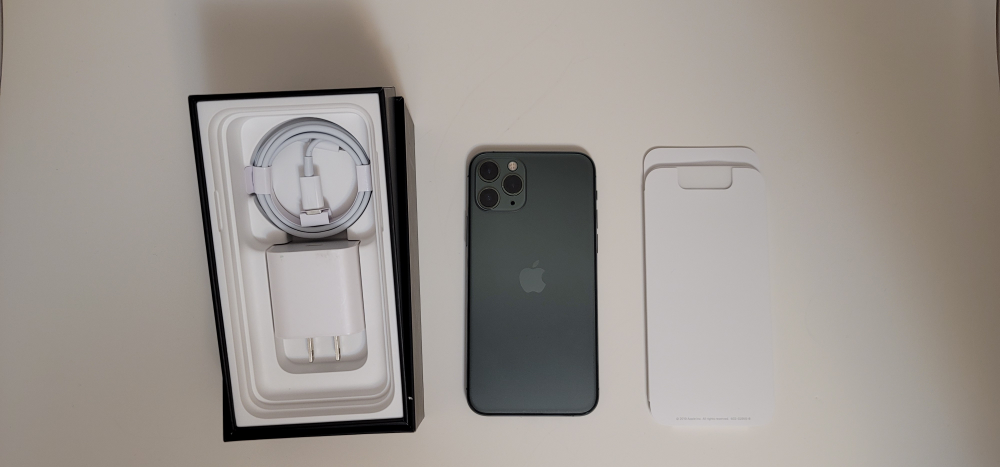 iPhone 11 Pro 64 GB Midnight green UNLOCKED EXCELLENT Condition