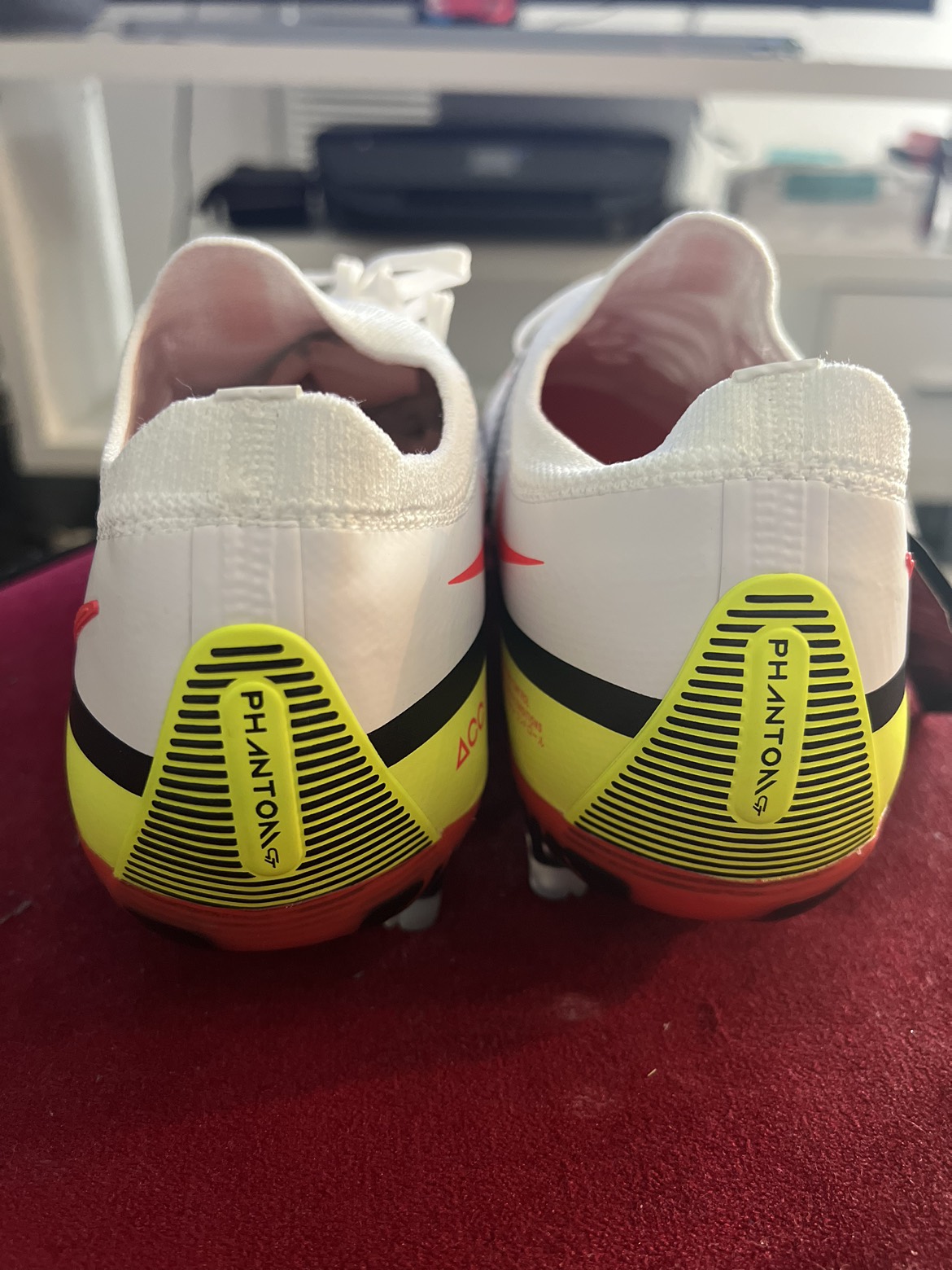 Soccer cleats US 9.5 - photo 3