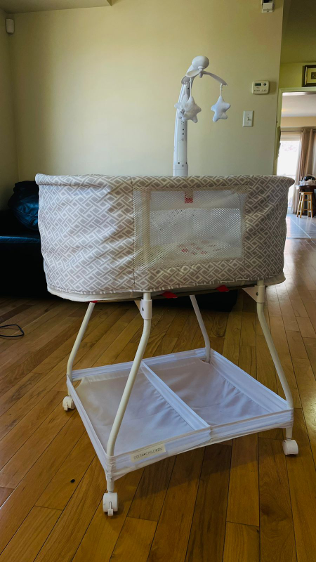 baby bassinet for sale like new - photo 4