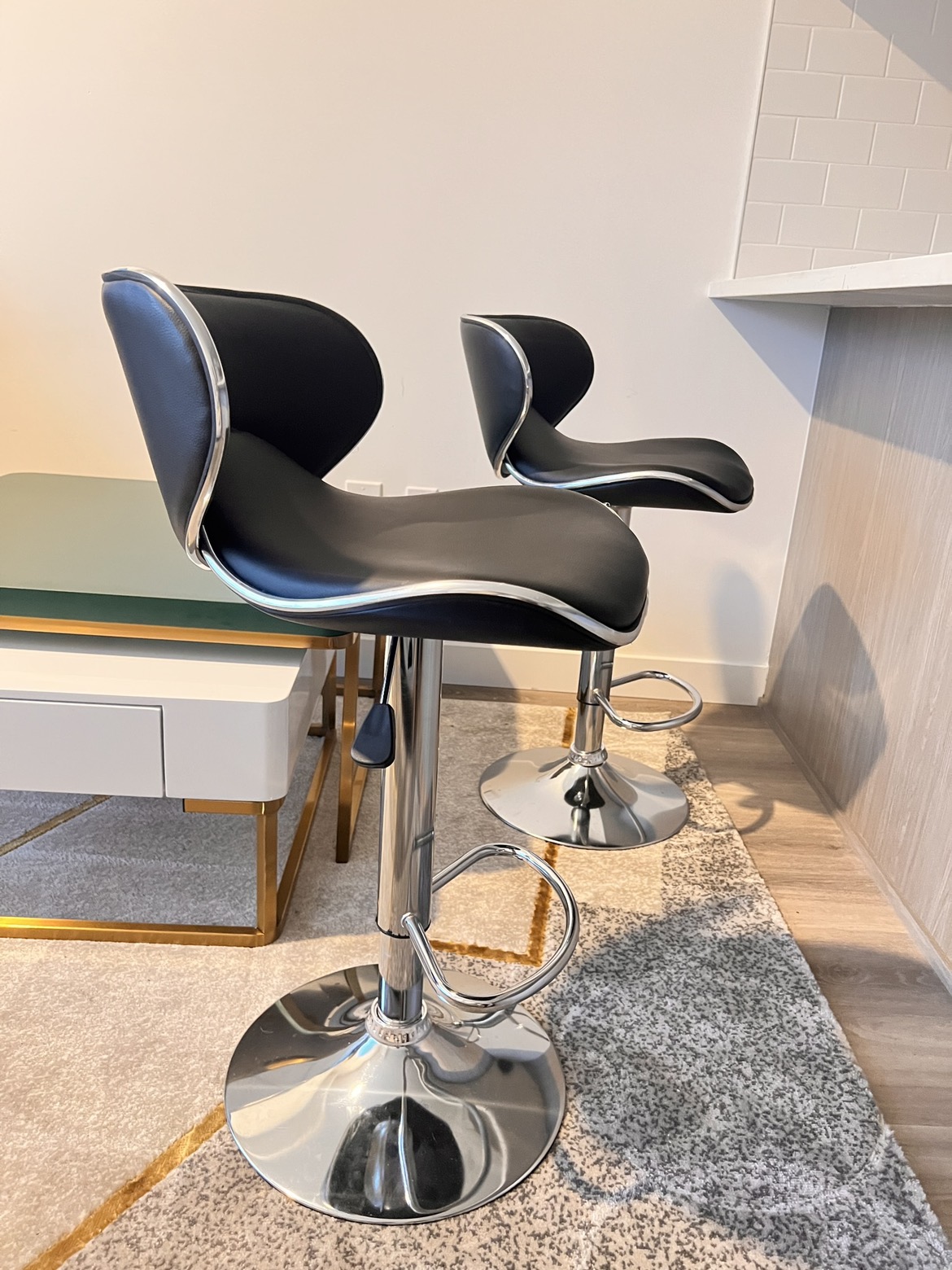 Brand new bar stools - photo 3