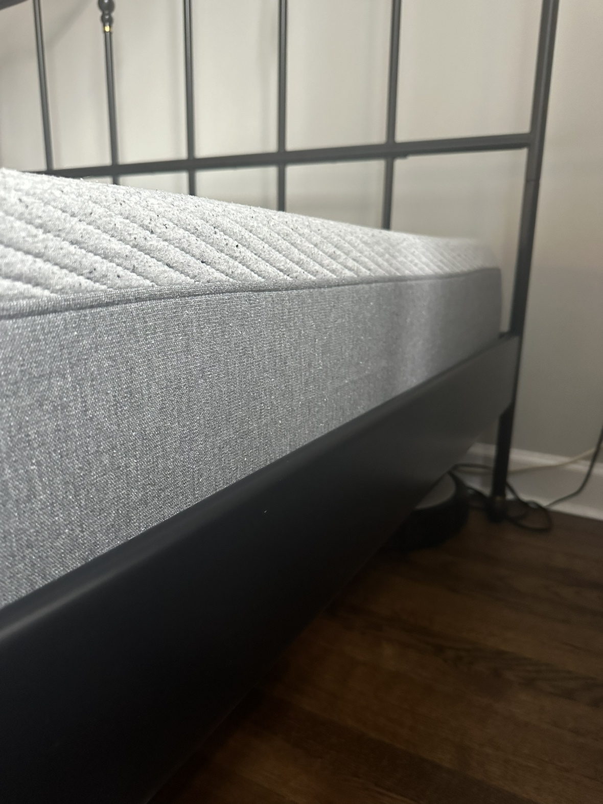 Must go! IKEA Sagstua Queen Bed Frame - photo 3