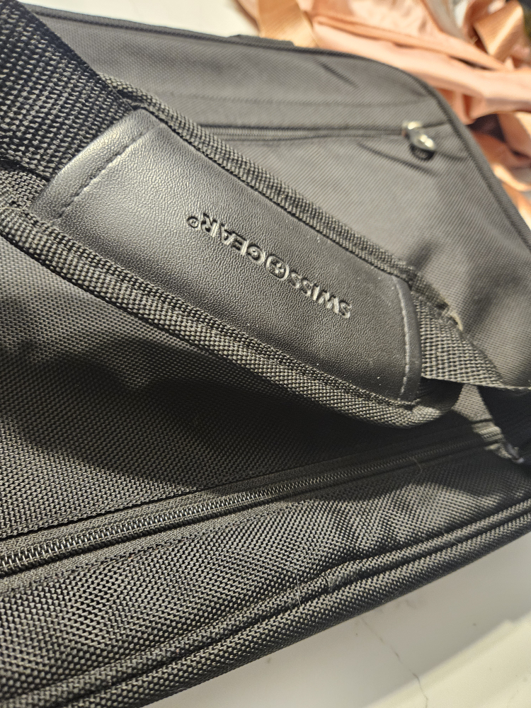 Black laptop bag image indicator(6)