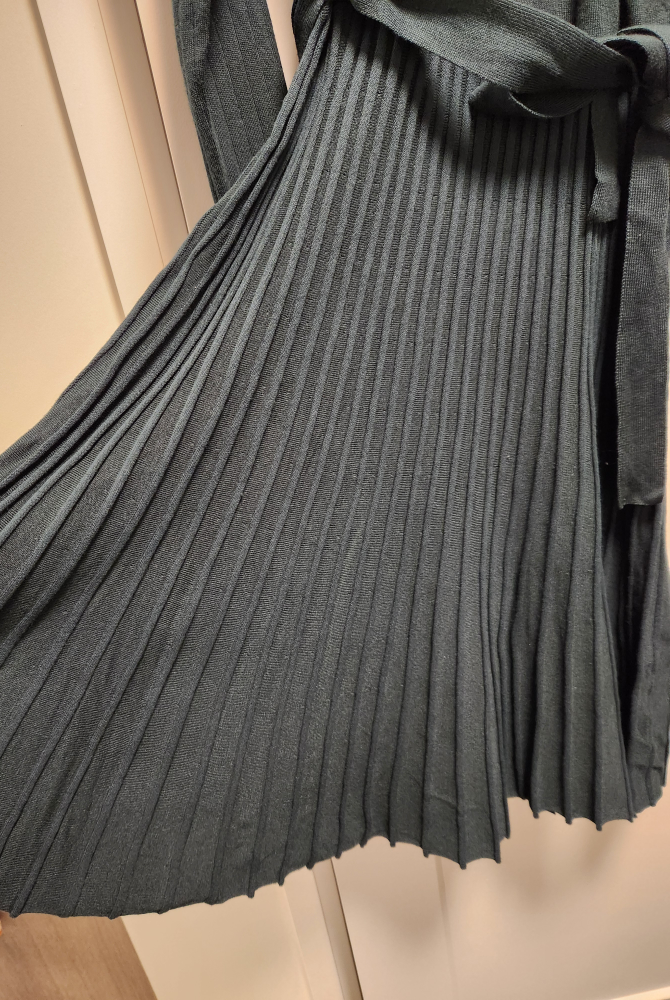 **BRAND NEW with Tag, Midi Knit Wrap Dress, Forest Green Color** - photo 5