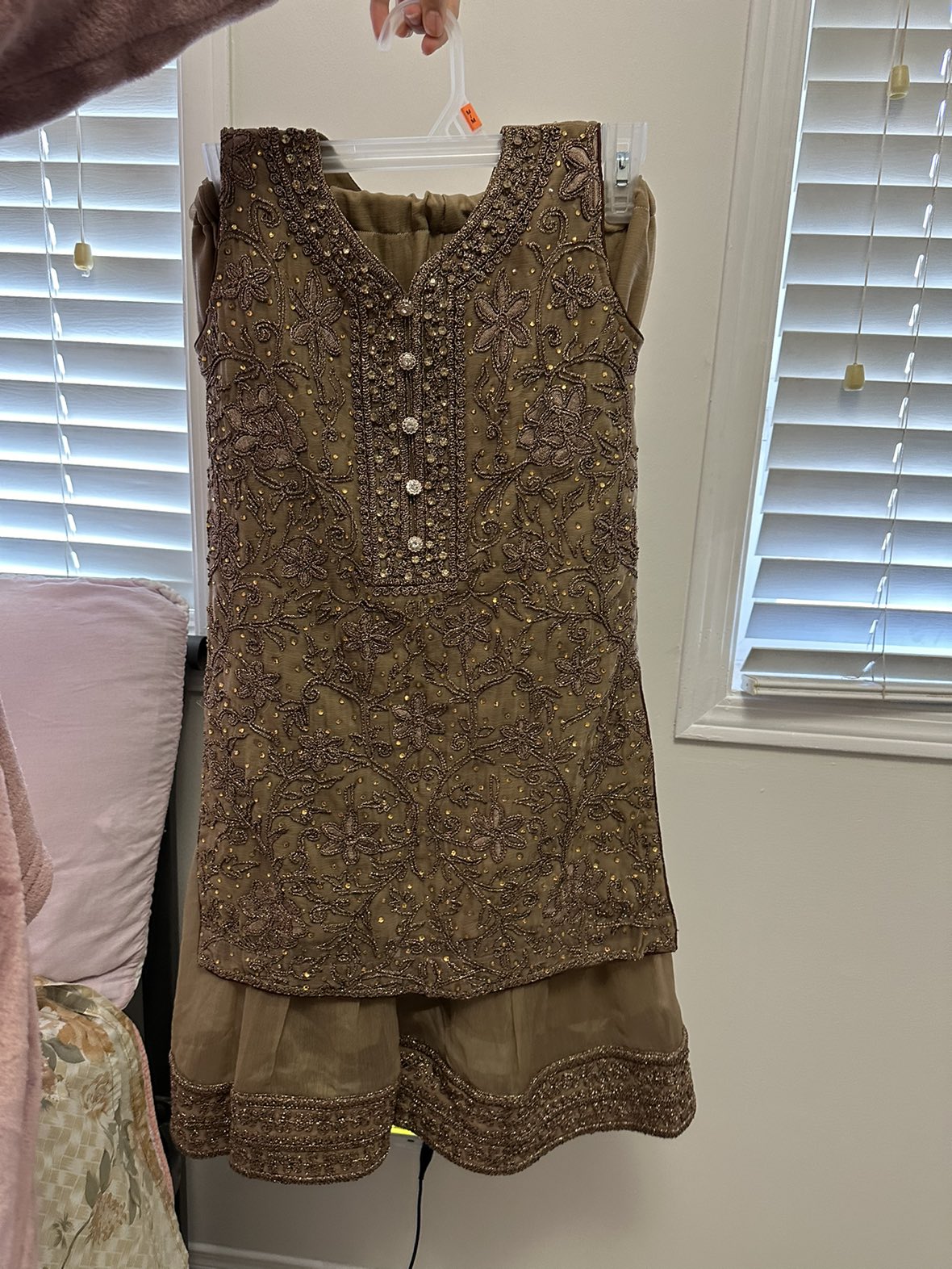 Fancy dress image indicator(2)