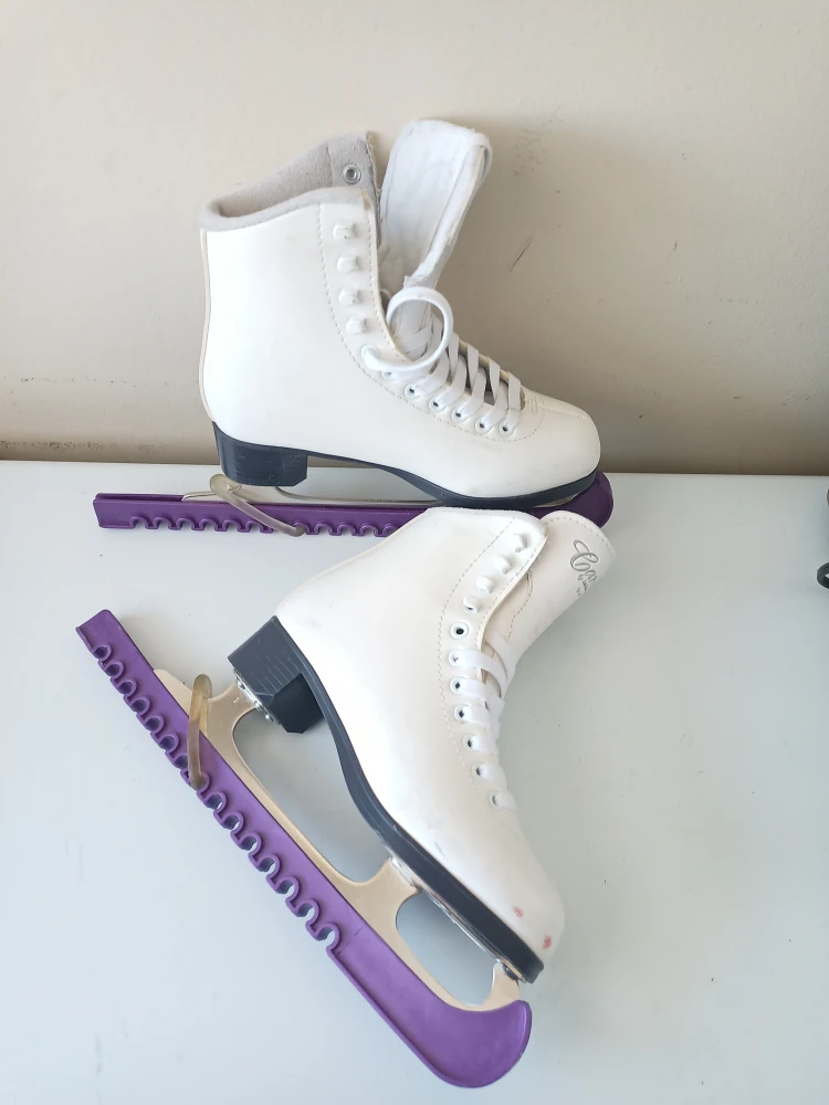 LikeNew~Skates size 3-4